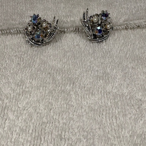 Vintage Aurora Borealis Rhinestone & Faux Pearl Clip-On Earrings - Picture 3 of 9